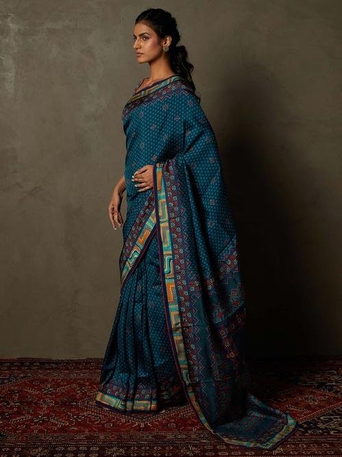 Teal & Navy Chowki Saree With Unstitched Blouse - Image 6